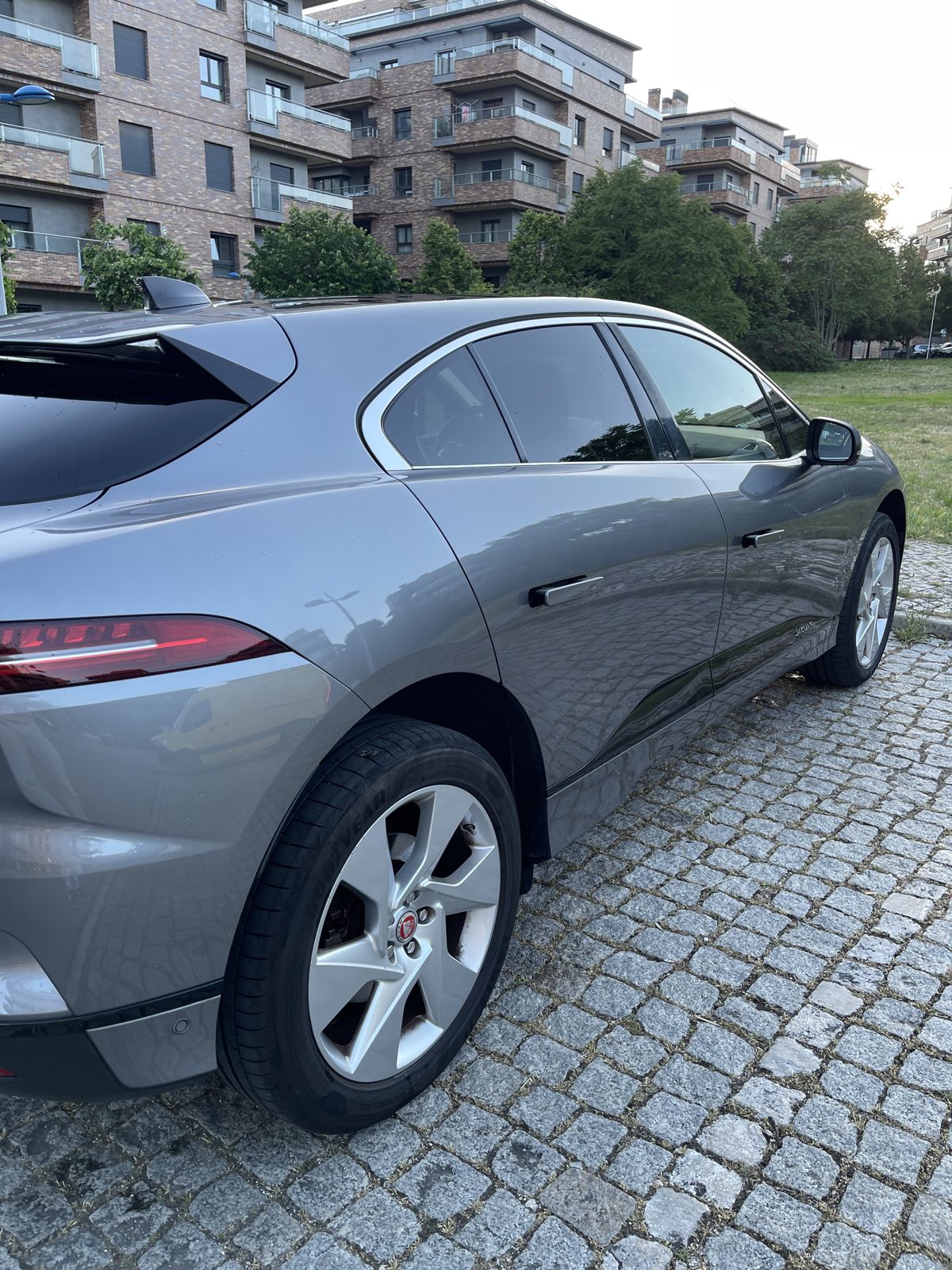 Jaguar I-PACE EV 400 AWD - Imagem 5