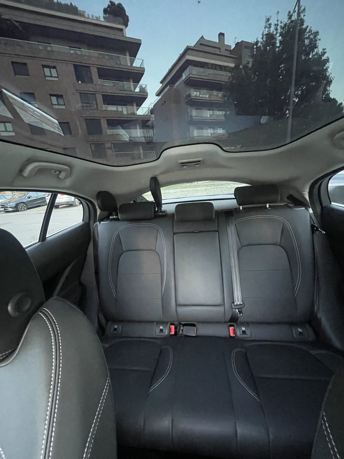 Jaguar I-PACE EV 400 AWD - Imagem 8