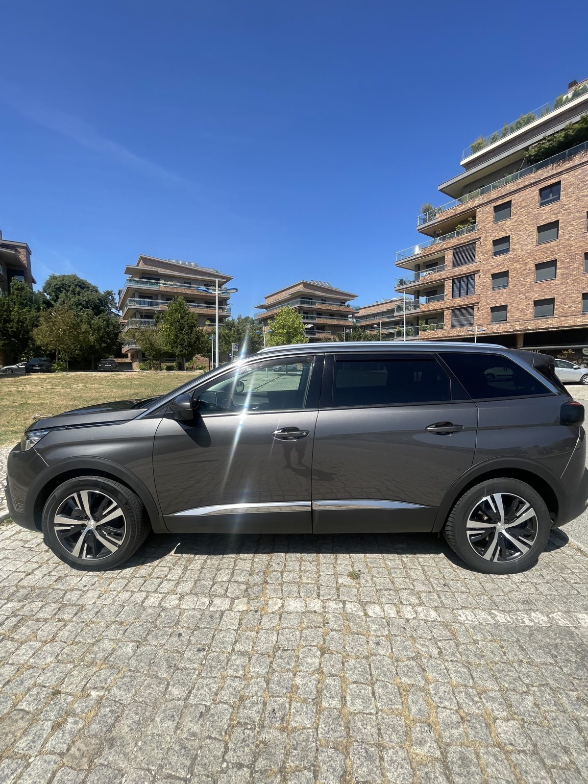 Peugeot 5008 1.5 BlueHDi Allure Pack em Pele - Imagem 2