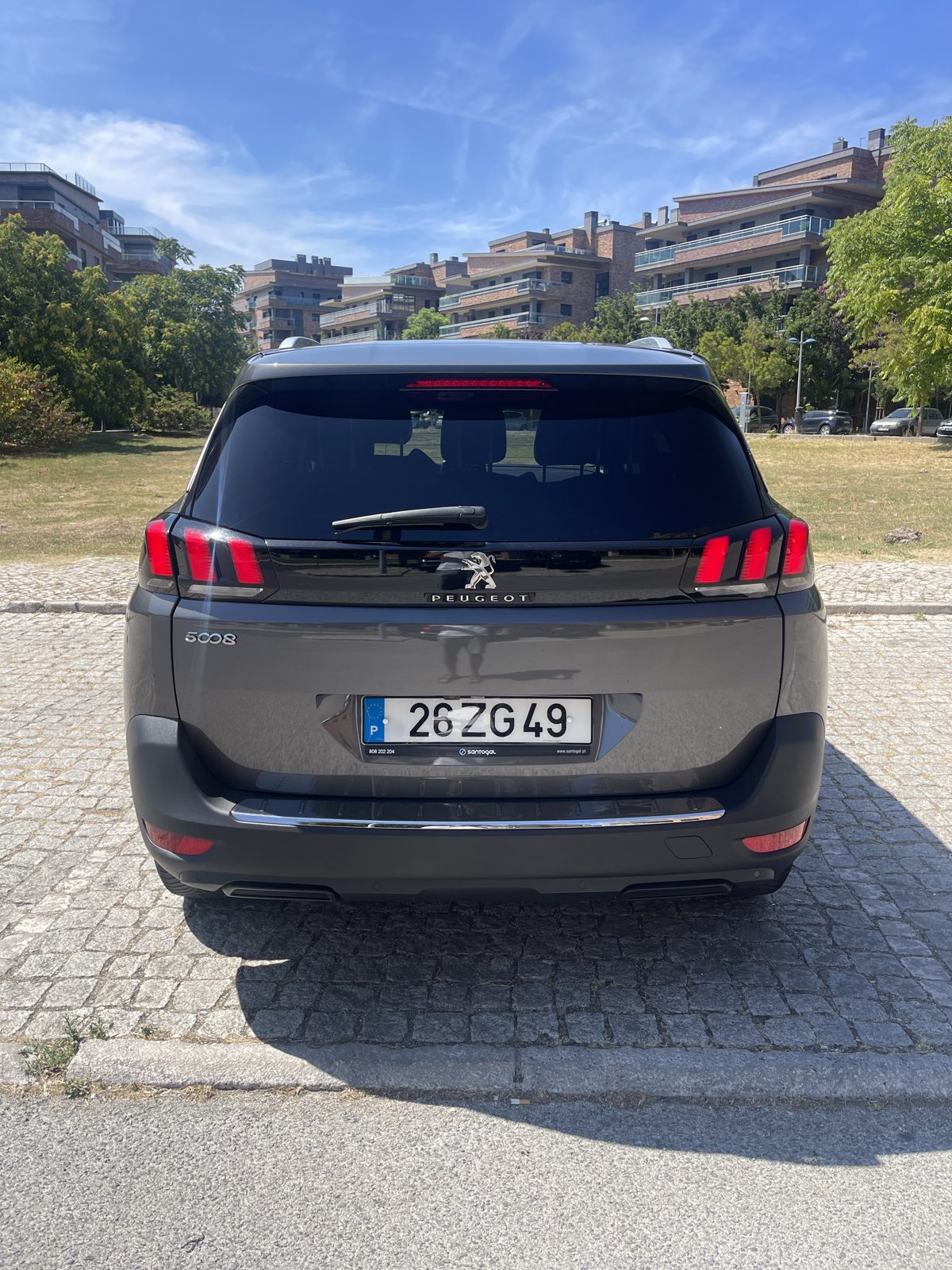 Peugeot 5008 1.5 BlueHDi Allure Pack em Pele - Imagem 3