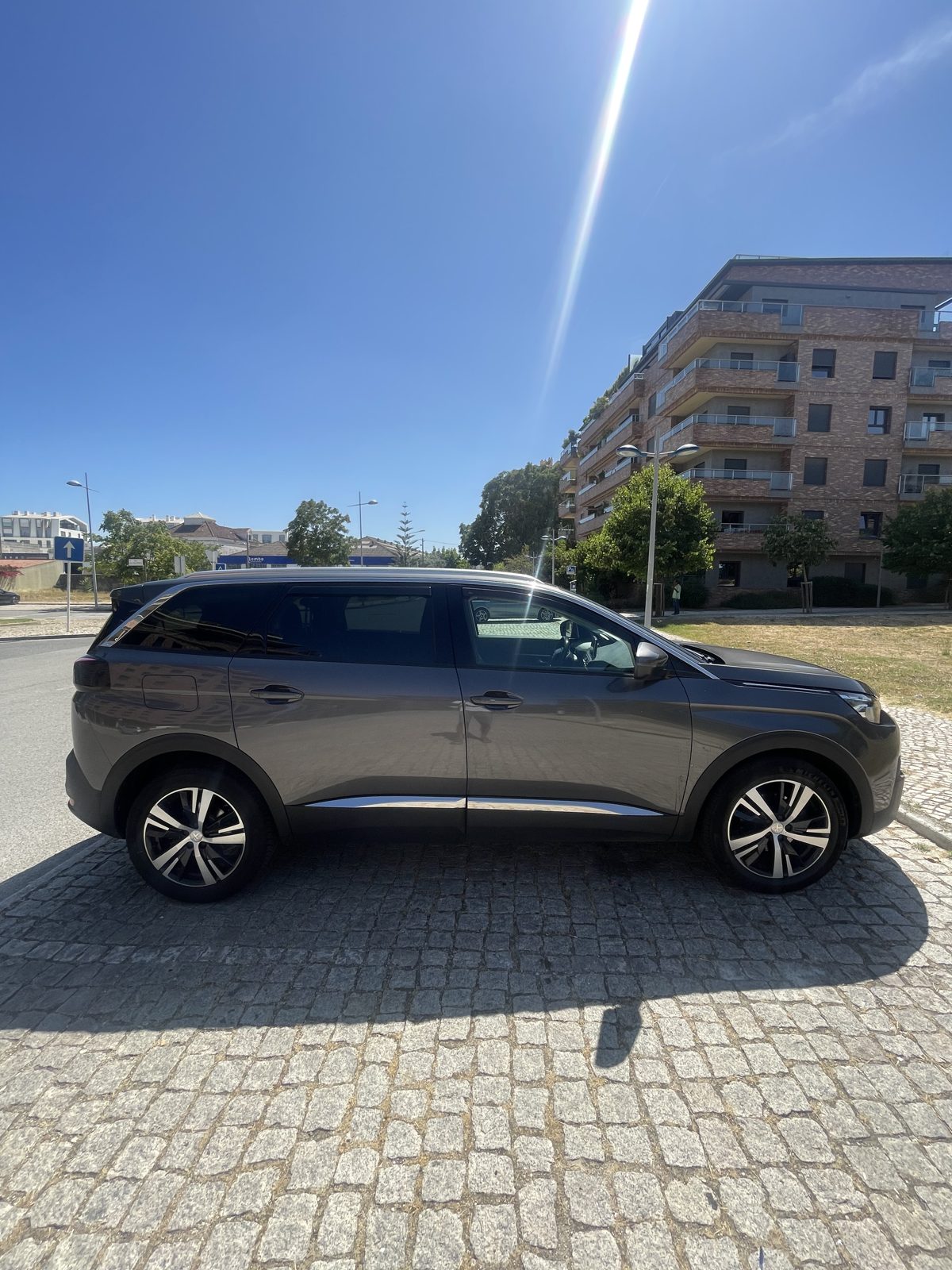Peugeot 5008 1.5 BlueHDi Allure Pack em Pele - Imagem 4