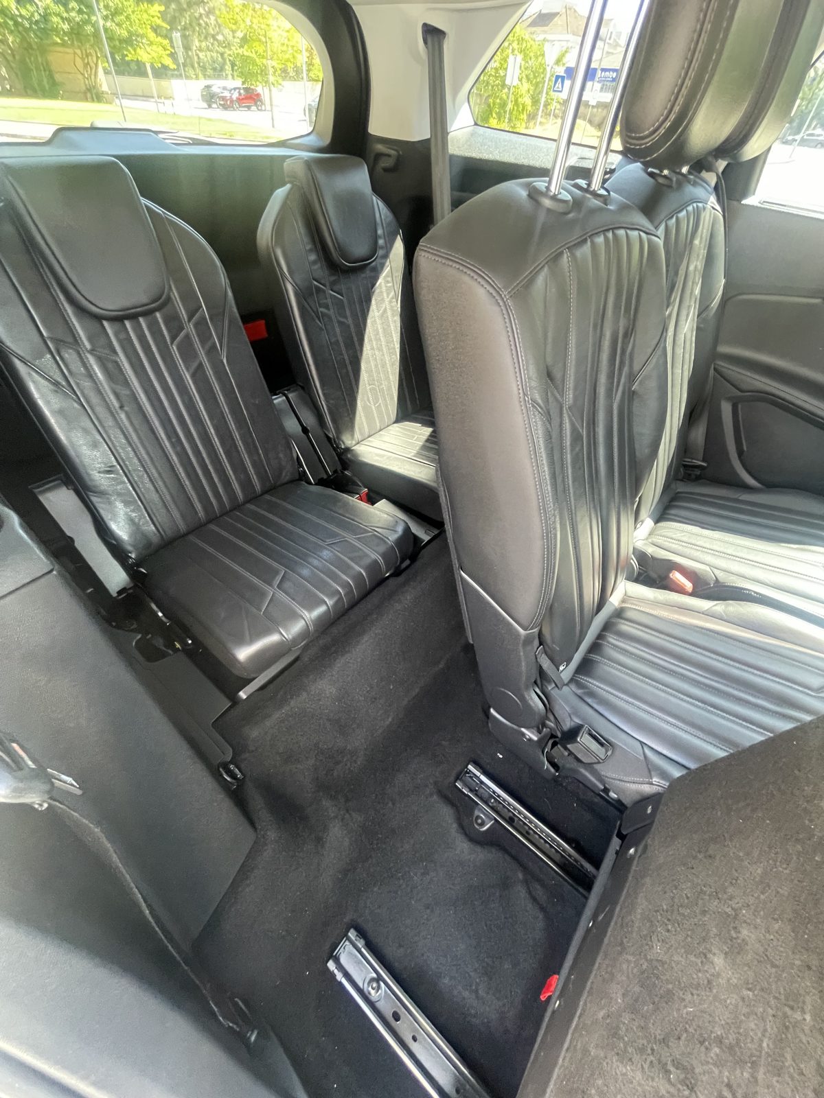 Peugeot 5008 1.5 BlueHDi Allure Pack em Pele - Imagem 6